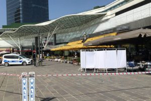 Kafede oturan 2 kişiye silahlı saldırı