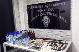 Ka&ccedil;ak i&ccedil;ki operasyonunda 2 kişi yakalandı