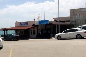 Suriyeli ka&ccedil;ak g&ouml;&ccedil;menler g&uuml;mr&uuml;ğe takıldı