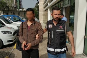 FET&Ouml;'den &ouml;rg&uuml;t evinde sahte kimlikle yakalanan şahıs tutuklandı