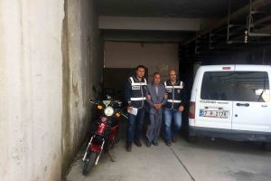 Otomobillerden hırsızlık yapan ş&uuml;pheli tutuklandı