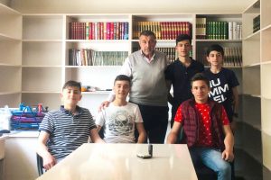 Bursa'da sınava hazırlanan gen&ccedil;lere muhtar desteği