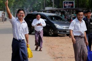 Myanmar'da hapis cezası alan Reuters muhabirleri serbest kaldı