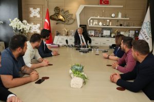 Bursa Nil&uuml;fer Belediye Başkanı Erdem'den CHP'li gen&ccedil;lere mesaj &nbsp;