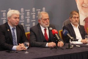 Saadet Partisi'nin İstanbul adayı İmamoğlu lehine &ccedil;ekiliyor