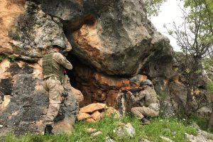 PKK operasyonunda patlayıcı, silah ve uyuşturucu ele ge&ccedil;irildi