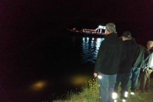 İskeleye yanaştığını zannettiği feribottan suya d&uuml;şt&uuml;