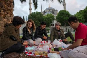 İftar sonrası gelen ağırlık hissinden nasıl kurtulabiliriz?