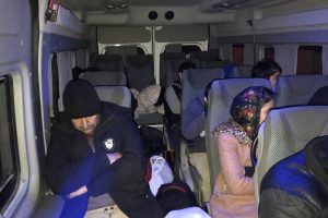 31 ka&ccedil;ak g&ouml;&ccedil;men yakalandı
