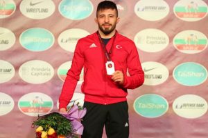 Milli g&uuml;reş&ccedil;inin hedefi &ouml;nce d&uuml;nya sonra olimpiyat şampiyonluğu