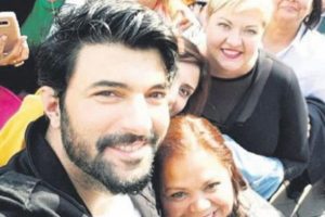 Engin Aky&uuml;rek'ten alkışlık hareket