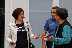 &Ouml;fkeli eski koca, mahalleyi ayağa kaldırdı