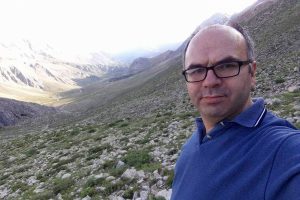 Minib&uuml;s takla attı: 1 &ouml;l&uuml;, 1 yaralı