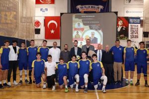 Melih Mahmutoğlu &ouml;ğrencilerle bir araya geldi