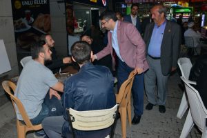 Bursa Yıldırım Belediye Başkanı Yılmaz teravih sonrası vatandaşla buluştu