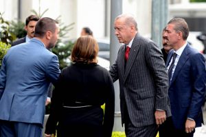 Cumhurbaşkanı Erdoğan, AK Parti İstanbul İl Başkanlığı'na geldi