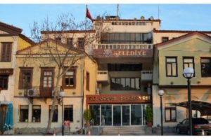 &Ccedil;eşme ve Dat&ccedil;a belediyelerinden İstanbullu se&ccedil;mene 23 Haziran mesajı
