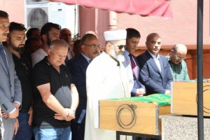 Yangında &ouml;len yaşlı &ccedil;ift toprağa verildi