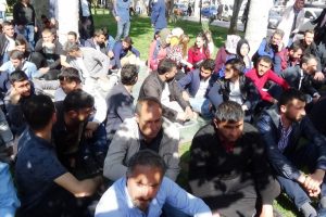 Sur Belediyesi'nden &ccedil;ıkarılan iş&ccedil;ilerin bekleyişi s&uuml;r&uuml;yor