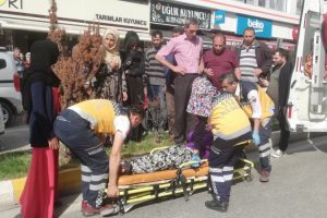 Otomobilin &ccedil;arptığı yaya yaralandı