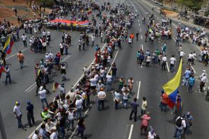 Venezuela'da kalkışmaya katılan milletvekillerinin dokunulmazlığı kaldırıldı