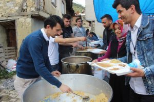 Bursa'da bu yemek 669 yıldır, yılda bir kez aynı y&ouml;ntemle pişiyor