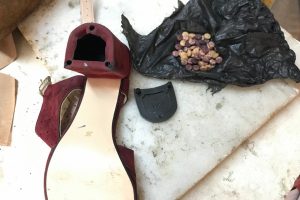 Ayakkabı topuklarından uyuşturucu hap &ccedil;ıktı