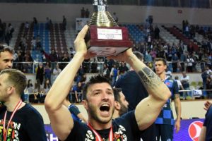 Arkasspor'da libero Burak gitti