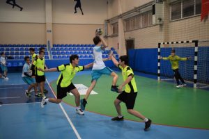 Bursa'da &ouml;ğrenciler sporla dolu g&uuml;nler ge&ccedil;iriyor