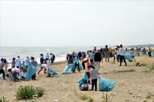Mersin'de deniz kaplumbağalarının yuvalama alanı temizlendi