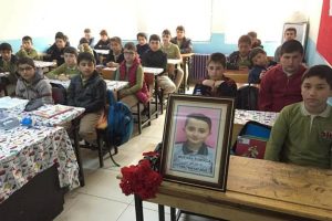 Devrilen patpatın altında kalan Mustafa can verdi!