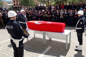Şehit polis Muammer Ateş i&ccedil;in Bayburt'ta hazin t&ouml;ren