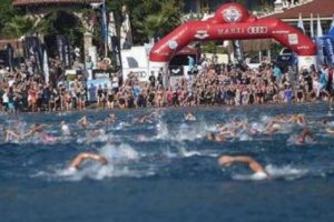 Y&uuml;zme yarışında itilerek d&uuml;şen 13 yaşındaki sporcu o anları anlattı
