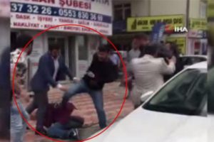 Esnaflar sokak ortasında birbirine girdi