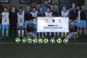 Trabzonspor altyapıda 'G&uuml;&ccedil;l&uuml; Yarınlar' projesini hayata ge&ccedil;irdi