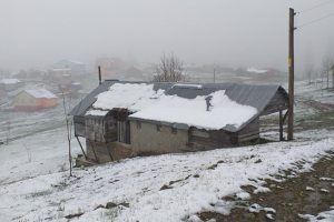 Sakarya'nın y&uuml;ksek kesimlerine Mayıs ayında kar yağdı