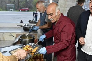 Bu k&ouml;yde 14 yıl boyunca her ramazan ayında...
