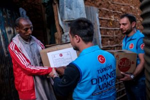 T&uuml;rkiye Diyanet Vakfının yardımları Kenya'da y&uuml;zleri g&uuml;ld&uuml;rd&uuml;