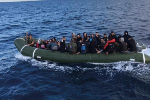 40 ka&ccedil;ak g&ouml;&ccedil;men yakalandı