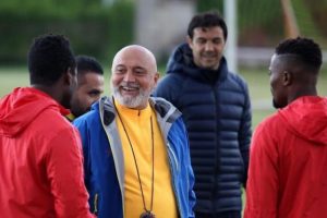 Karaman'dan Mensah ve Gyan'a şut dersi!