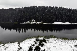 Bolu'nun yaylalarında iki mevsim bir arada yaşanıyor