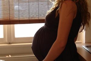 Bebekler anne karnında birbirlerini yumrukladı! "Bir aydır kavga etmediler"