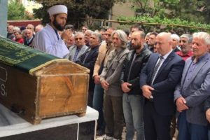 Baş&ouml;rt&uuml;s&uuml; makineye takılan İmmihan &ouml;ld&uuml;