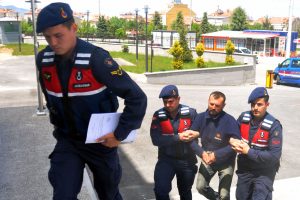 A&ccedil;ık cezaevi firarisi, saklandığı evde yakalandı