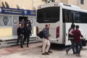 FET&Ouml; operasyonu: 5 askere tutuklama