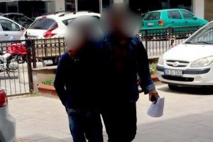 &Ccedil;eşitli su&ccedil;lardan aranan biri kadın 2 kişi yakalandı