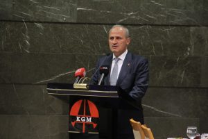 "Artık trafiğin y&uuml;zde 81'i b&ouml;l&uuml;nm&uuml;ş yollarda seyrediyor"&nbsp;