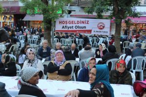 Fatih'te 5 bin kişi iftar sofrasında bir araya geldi