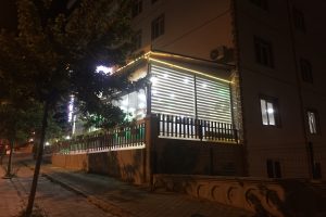 Ters r&uuml;zgara kapılan paraş&uuml;t&ccedil;&uuml; yere &ccedil;akıldı