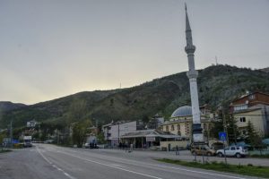 14 yıldır s&uuml;ren gelenek! Bu k&ouml;yden ge&ccedil;en herkese &uuml;cretsiz iftar veriliyor